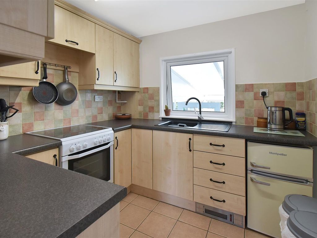 2 bed cottage for sale in Cats Lane, Sudbury CO10, £230,000
