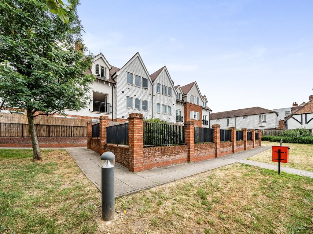 1 bed flat for sale in Foots Cray High Street, Sidcup DA14, £250,000