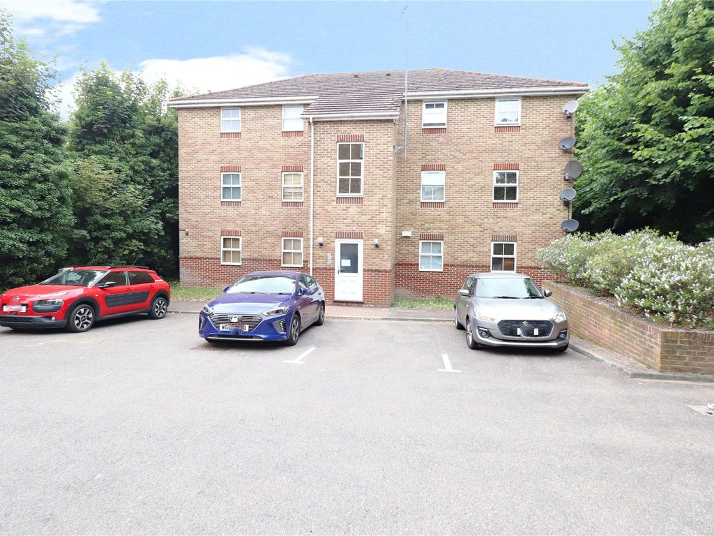 2 bed flat for sale in Valley Gardens, Mounts Road, Greenhithe DA9, £230,000