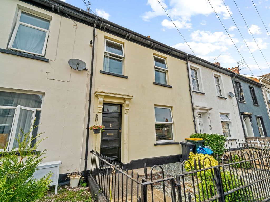 2 bed terraced house for sale in Fairoak Terrace, Newport NP19, £210,000