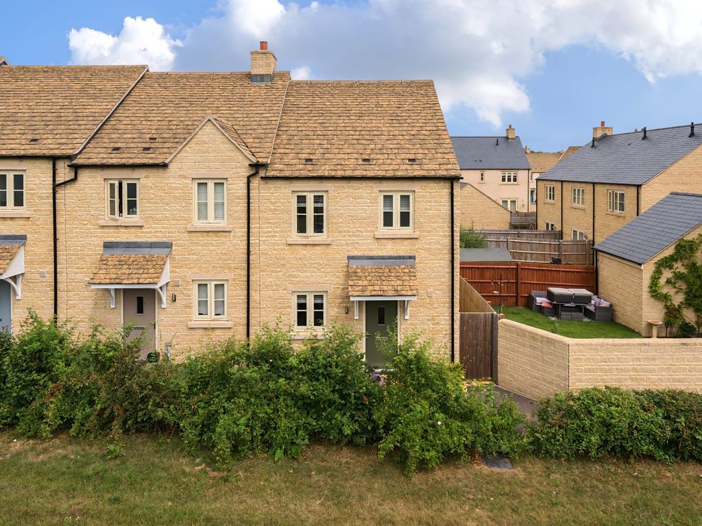 3 bed end terrace house for sale in Box Close, Tetbury GL8, £330,000