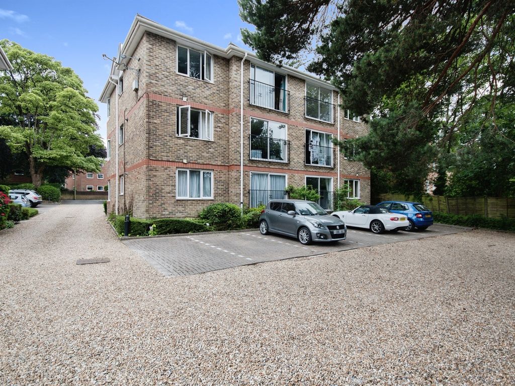 2 bed flat for sale in Surrey Road, Poole BH12, £240,000