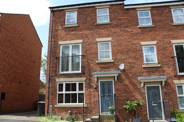 4 bed town house for sale in Murray Park, Stanley DH9, £179,000