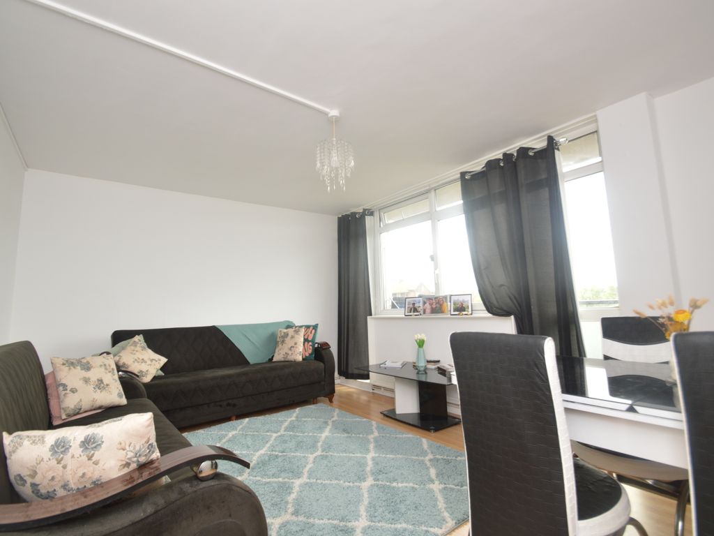 2 bed flat for sale in Frances Street, London SE18, £220,000