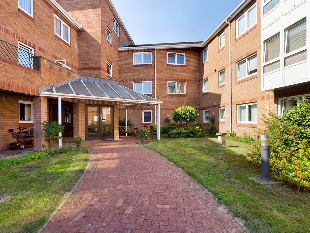 1 bed flat for sale in Church Road, Newton Abbot TQ12, £80,000