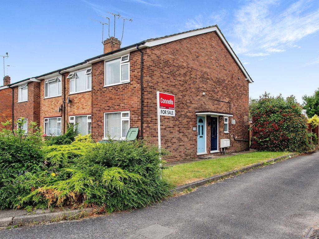 2 bed maisonette for sale in Kilby Close, Garston, Watford WD25, £325,000