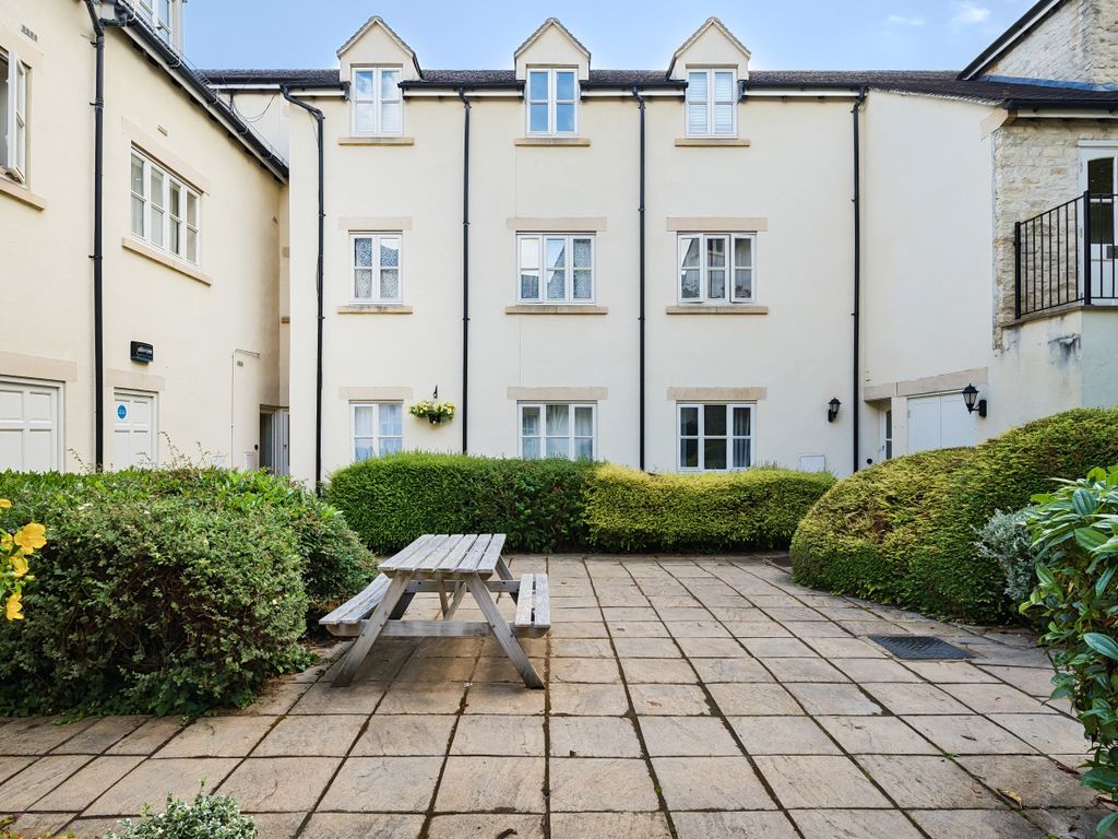 2 bed flat for sale in Tabrams Pitch, Nailsworth, Stroud, Gloucestershire GL6, £275,000