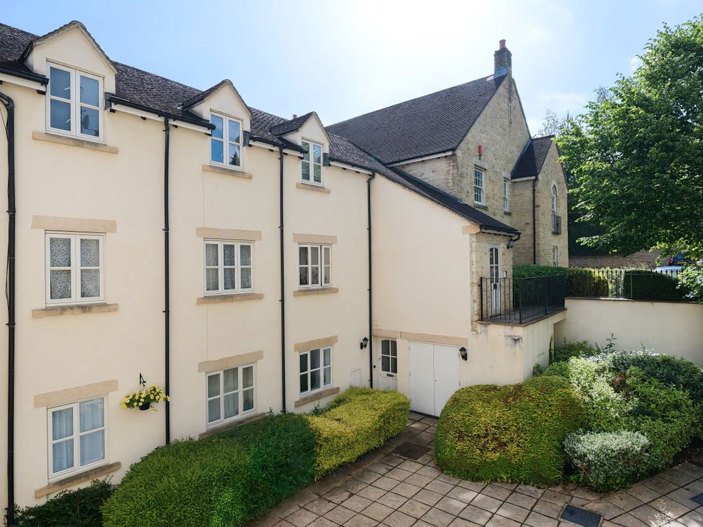 2 bed flat for sale in Tabrams Pitch, Nailsworth, Stroud, Gloucestershire GL6, £275,000