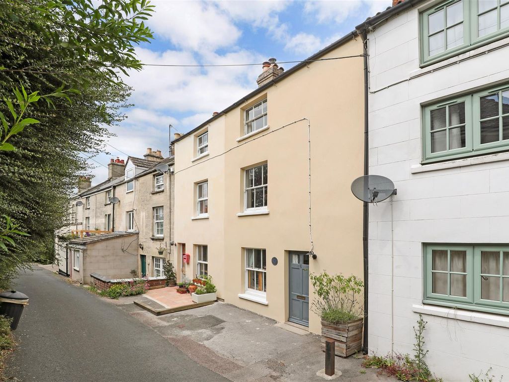 2 bed terraced house for sale in Upper Leazes, Stroud GL5, £300,000