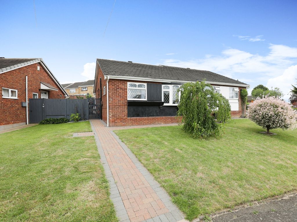 2 bed semi-detached bungalow for sale in Evans Road, Rugby CV22, £180,000