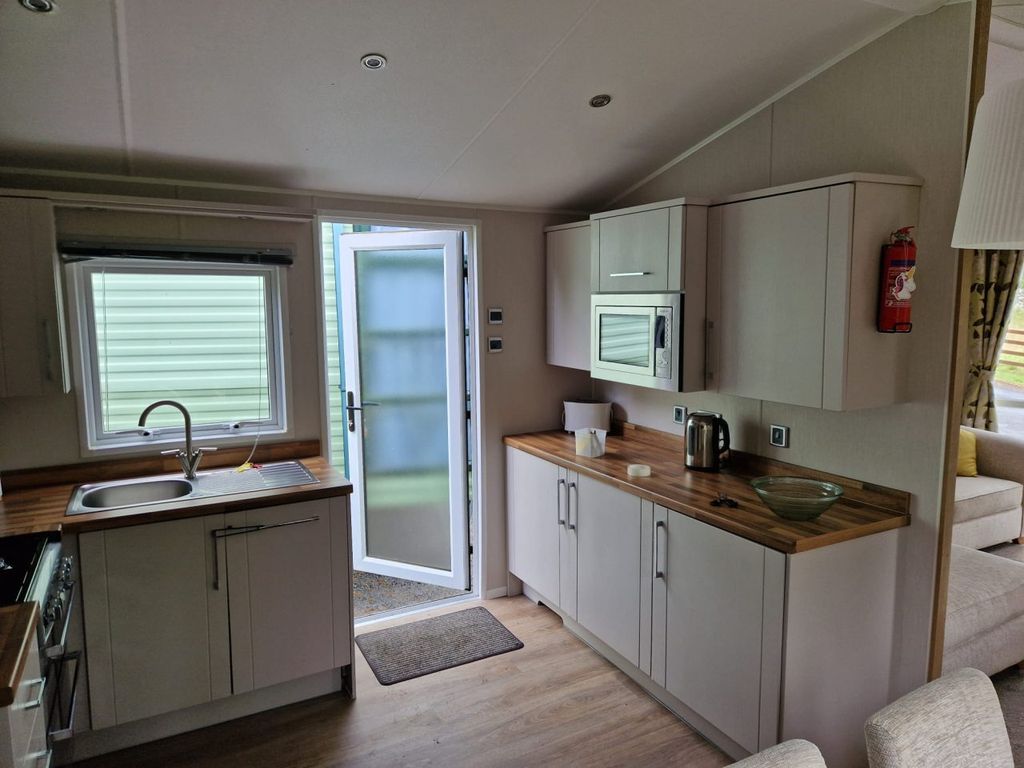 2 bed property for sale in Leven KY8, £59,995
