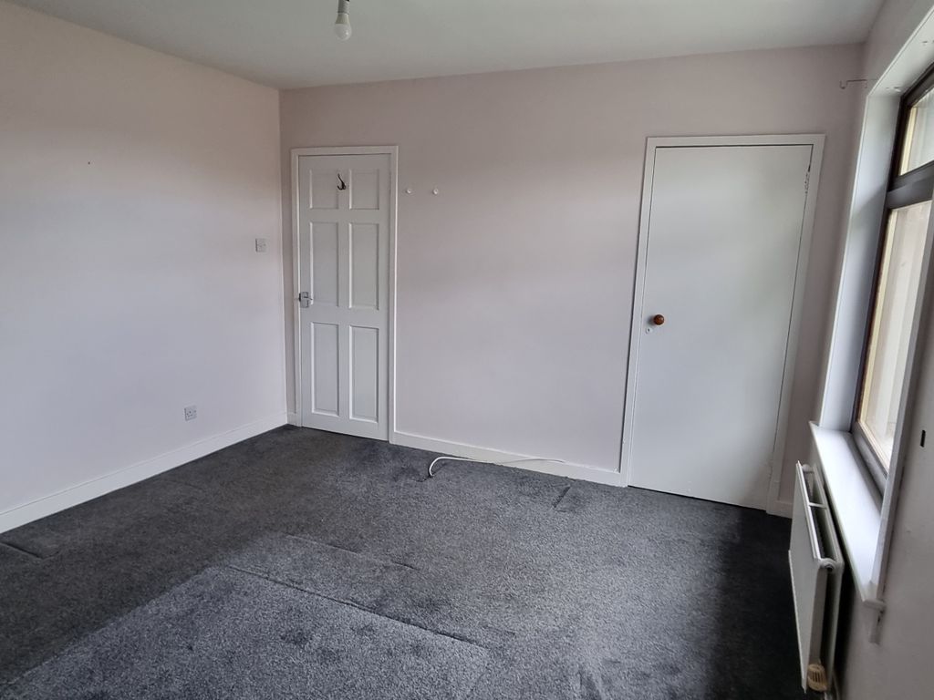 2 bed flat for sale in Oxgang Road, Grangemouth FK3, £95,000