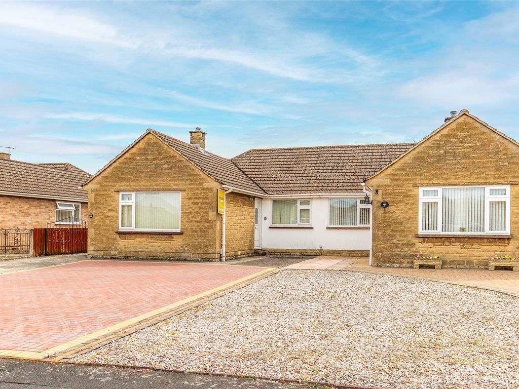 3 bed bungalow for sale in Firth Close, Greenmeadow, Swindon, Wiltshire SN25, £275,000