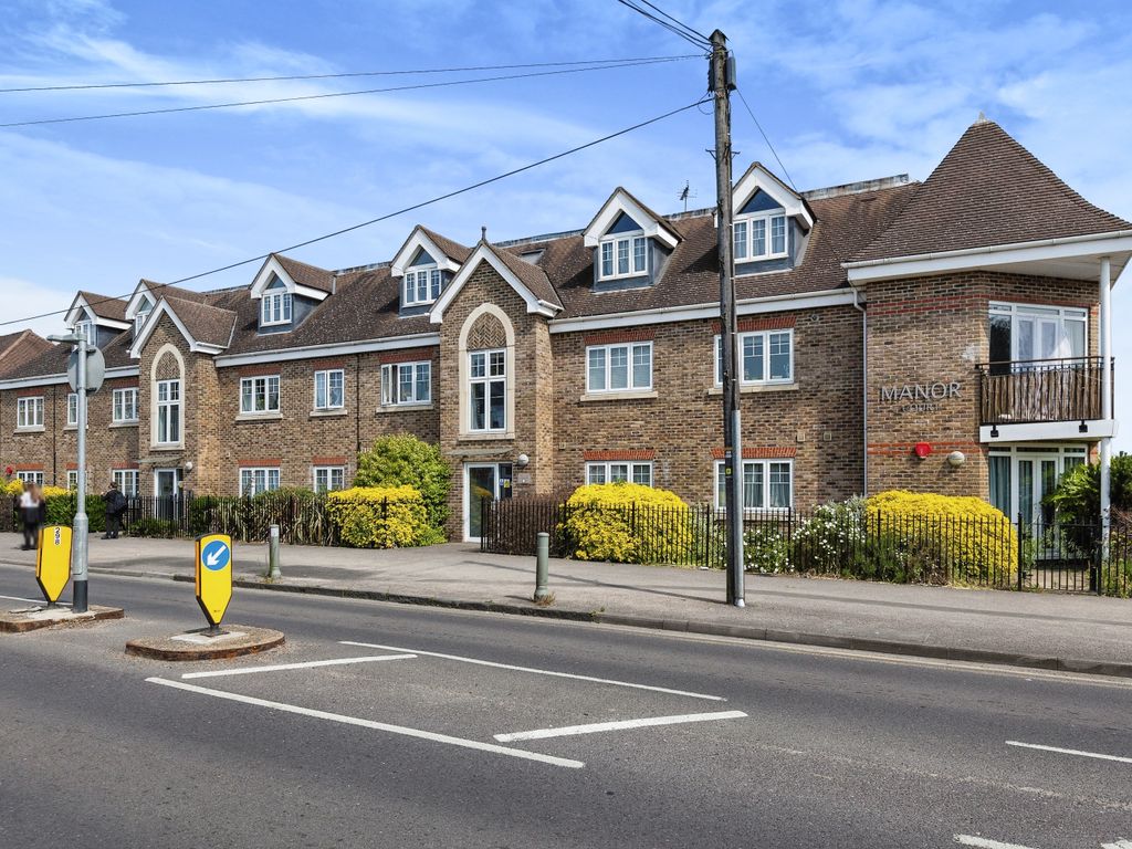 2 bed flat for sale in Thorpe Road, Staines-Upon-Thames TW18, £315,000