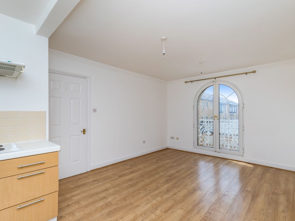 1 bed flat for sale in Mariners Quay, Brighton Marina Village, Brighton BN2, £235,000