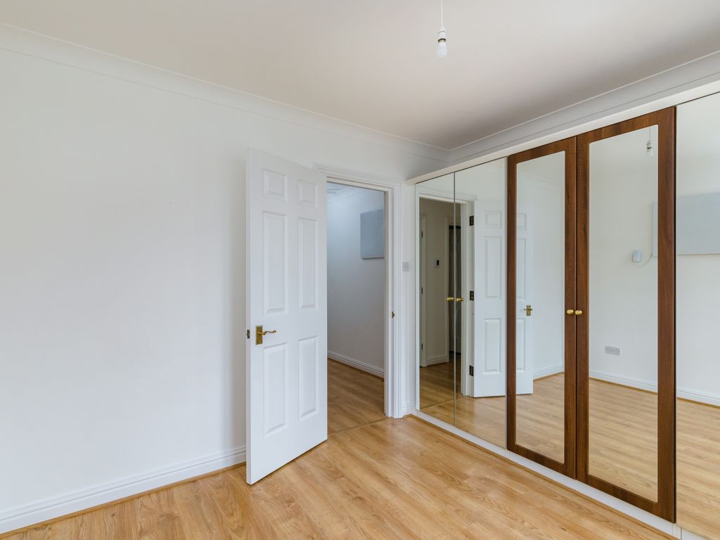 1 bed flat for sale in Mariners Quay, Brighton Marina Village, Brighton BN2, £235,000