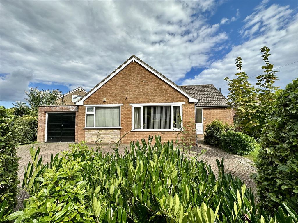 2 bed detached bungalow for sale in Ridge Green, Scalby, Scarborough YO13, £280,000