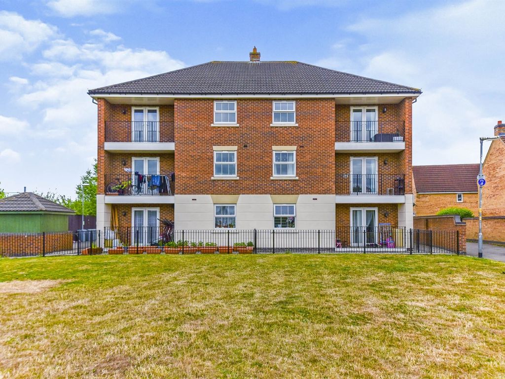 2 bed flat for sale in Hudson Way, Grantham NG31, £105,000