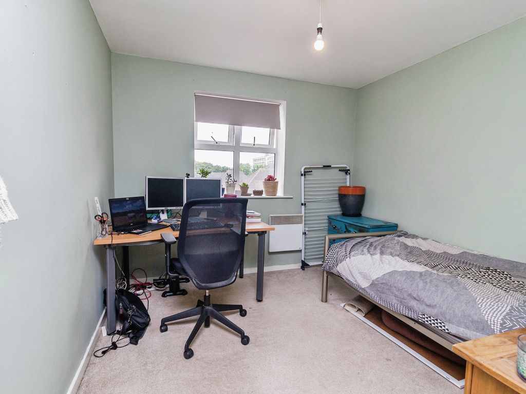 2 bed flat for sale in Palgrave Road, Bedford MK42, £52,500