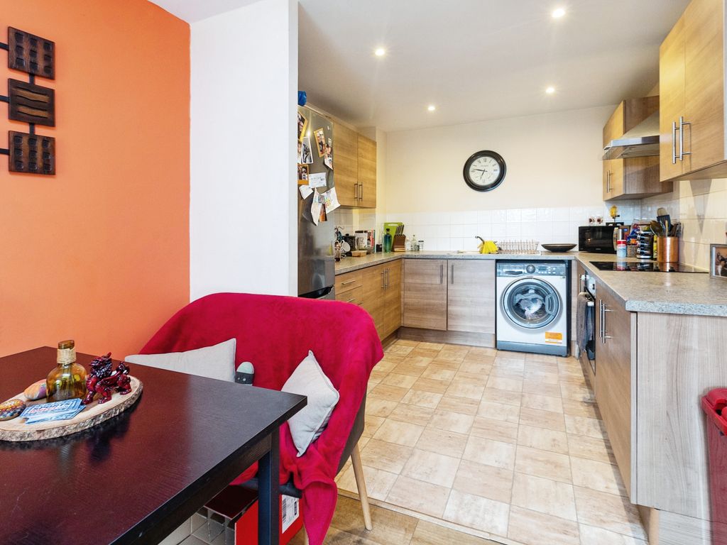 2 bed flat for sale in Palgrave Road, Bedford MK42, £52,500