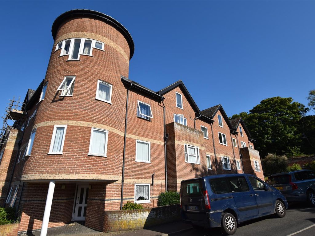 2 bed flat for sale in St. Marys Road, Cromer NR27, £170,000