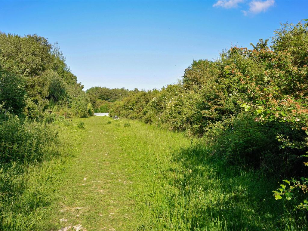 Land for sale in Totternhoe Nature Reserve, Totternhoe, Dunstable LU6, £35,000