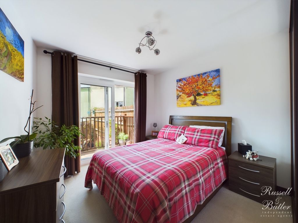 1 bed flat for sale in Summerhouse Hill, Buckingham MK18, £215,000