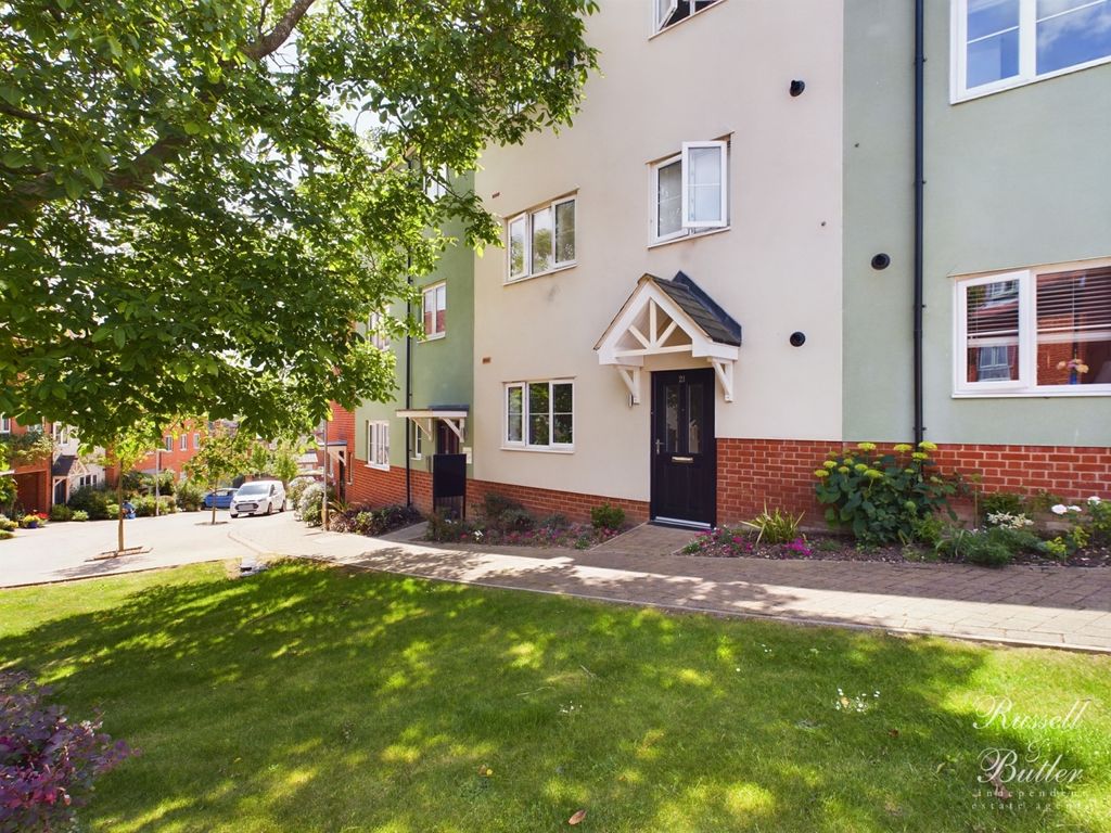 1 bed flat for sale in Summerhouse Hill, Buckingham MK18, £215,000