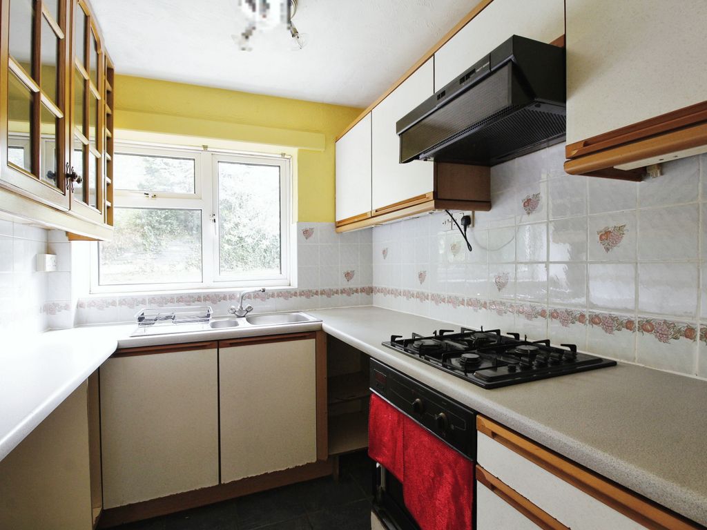 2 bed flat for sale in Hunger Hill Road, Whiston, Rotherham, South Yorkshire S60, £90,000