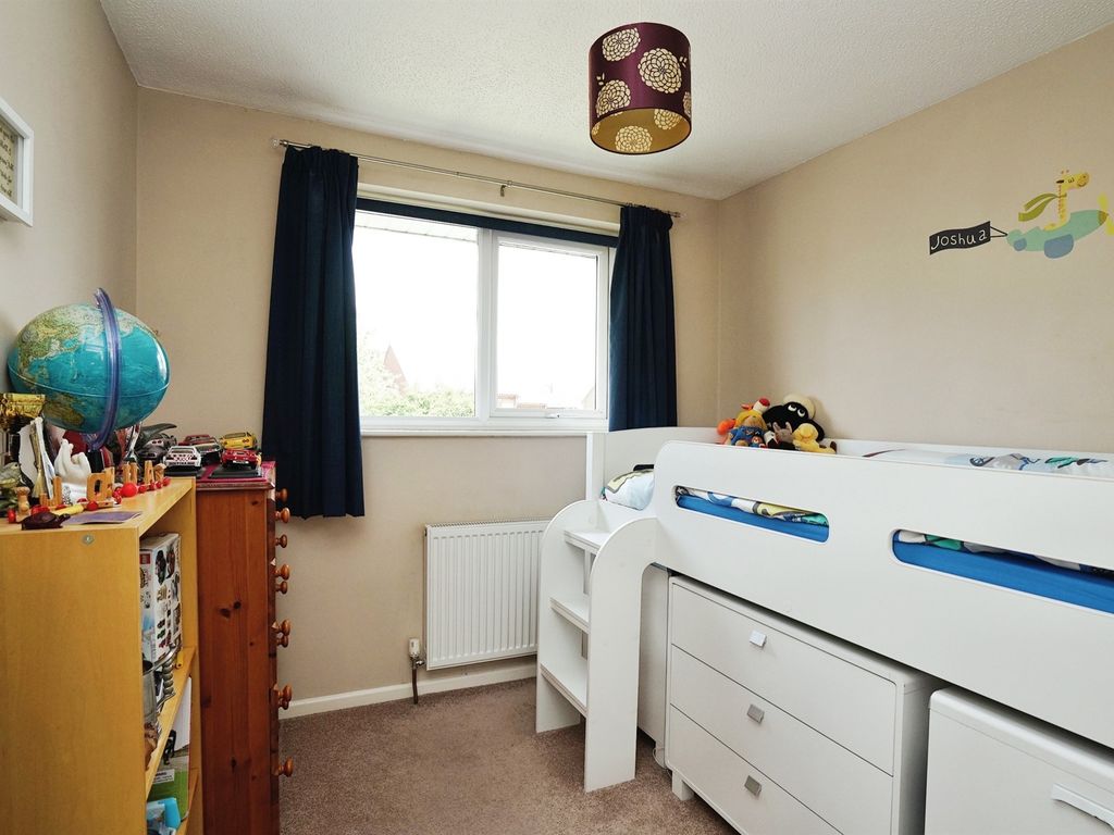 3 bed detached house for sale in Mountbatten Close, Stretton, Burton-On-Trent DE13, £260,000
