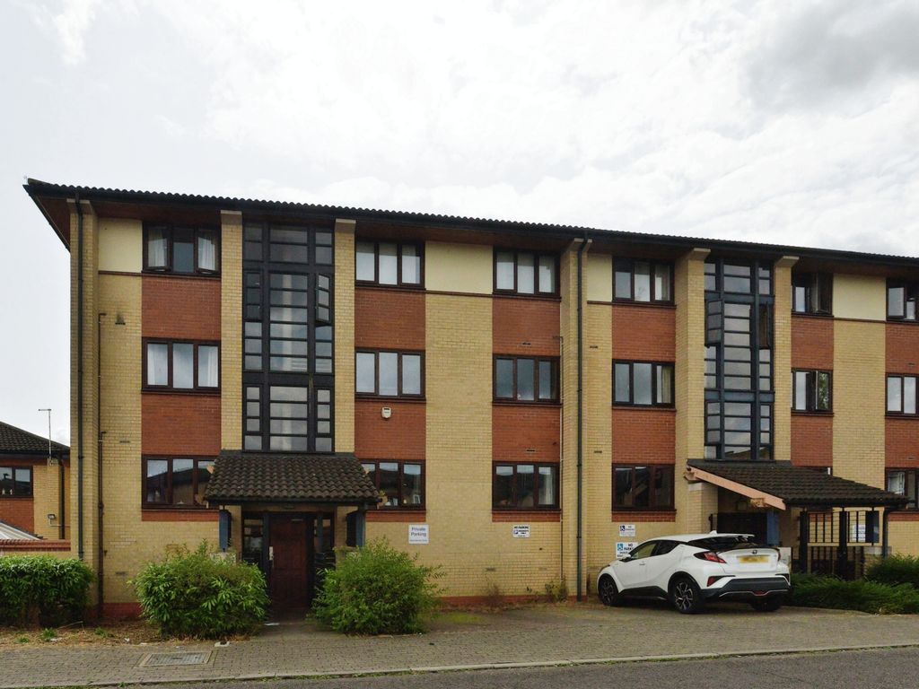 2 bed flat for sale in Boycott Avenue, Oldbrook, Milton Keynes, Buckinghamshire MK6, £195,000