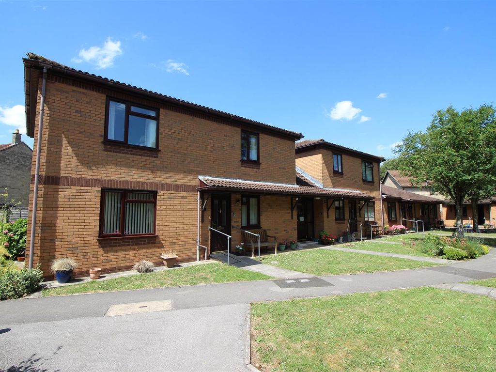 2 bed flat for sale in Clift House, Langley Road, Chippenham SN15, £170,000