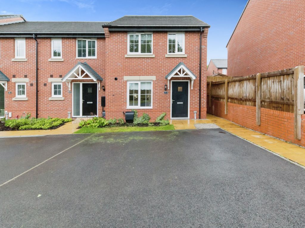 3 bed mews house for sale in Breward Road, Shavington, Crewe CW2, £118,250