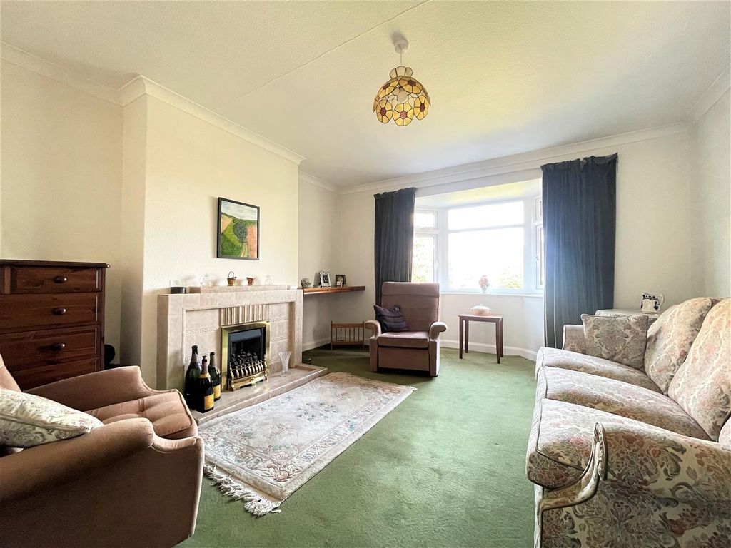 3 bed property for sale in Alexandra Park, Scarborough YO12, £275,000