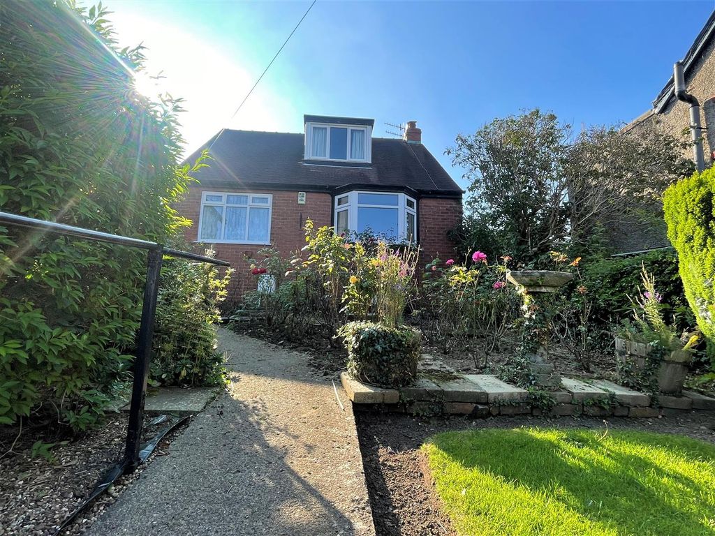 3 bed property for sale in Alexandra Park, Scarborough YO12, £275,000