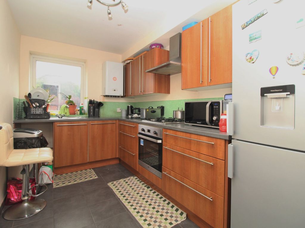 2 bed flat for sale in London Road, Patcham, Brighton BN1, £265,000