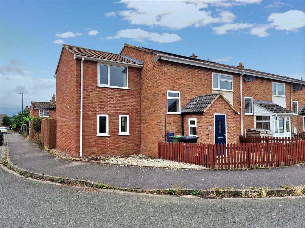 3 bed end terrace house for sale in Jubilee Place, Staunton, Gloucester GL19, £245,000