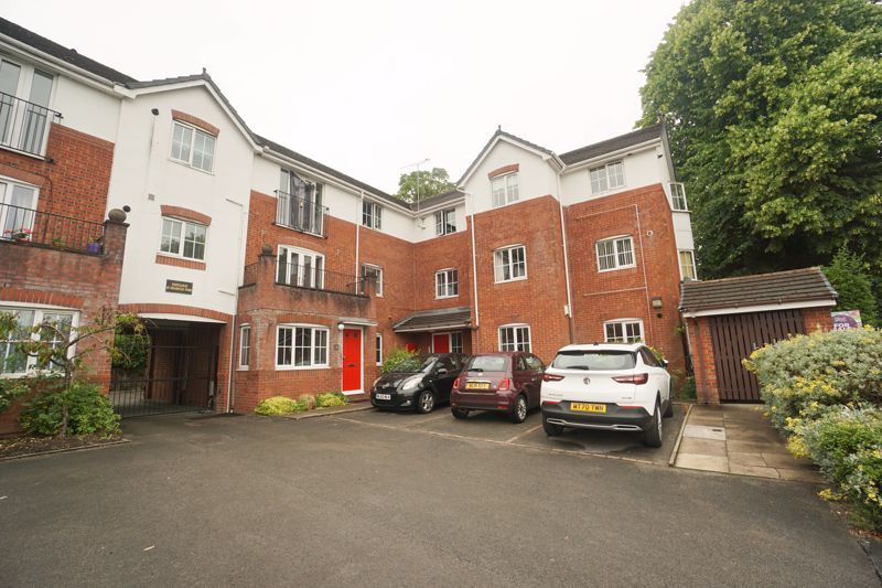 2 bed flat for sale in Sharples Park, Bolton BL1, £100,000