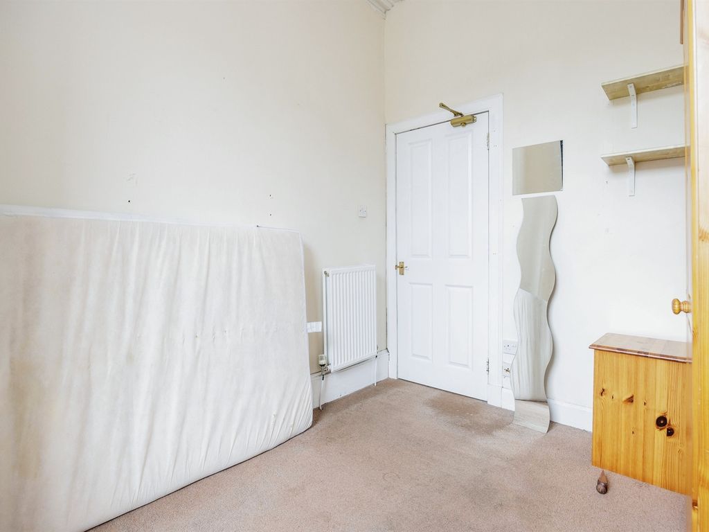 5 bed maisonette for sale in Queen Street, Stirling FK8, £199,000