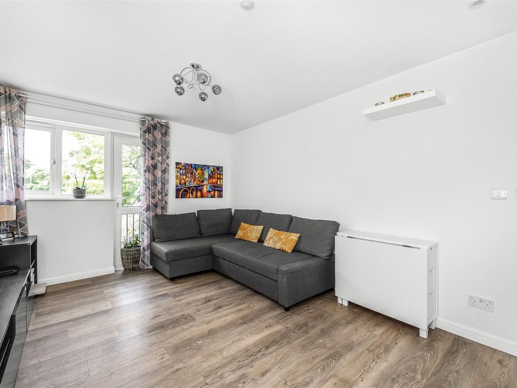 1 bed flat for sale in Barney Close, London SE7, £288,000