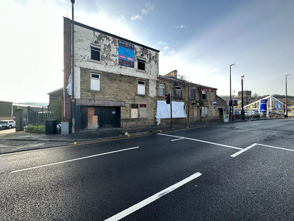 Retail premises for sale in Folly Hall, Huddersfield HD1, £225,000