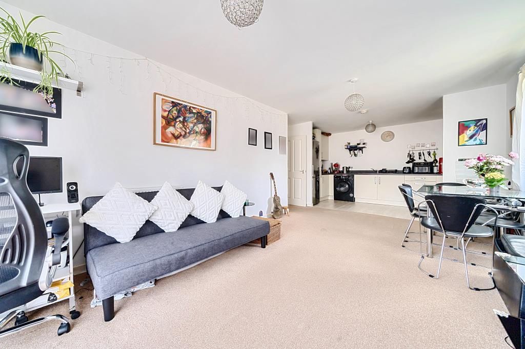 2 bed flat for sale in Botley, Oxford OX2, £100,000
