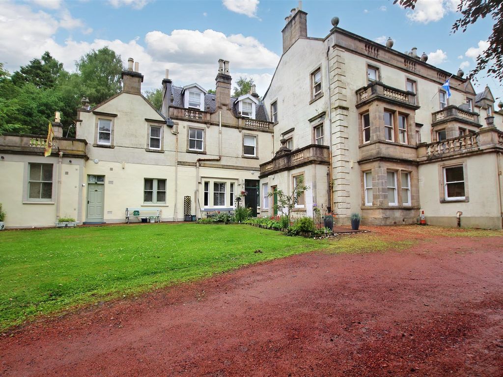 4 bed flat for sale in Castlebank, Lanark ML11, £141,000