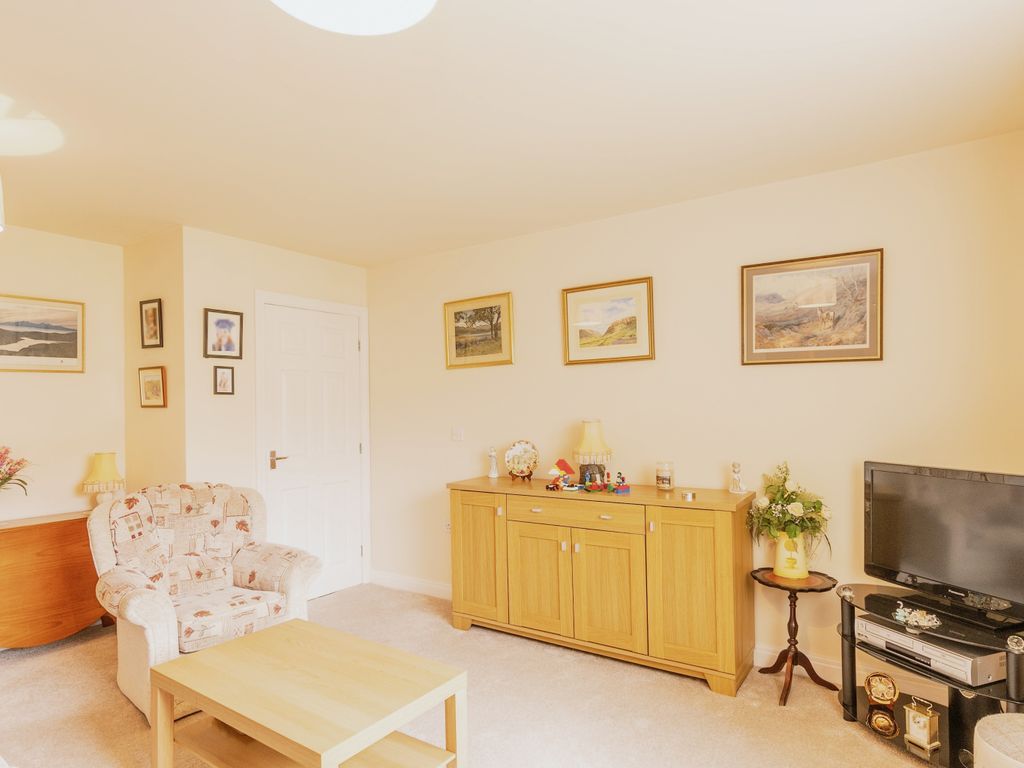 2 bed flat for sale in Paddock Top Mews, Colne BB8, £95,000