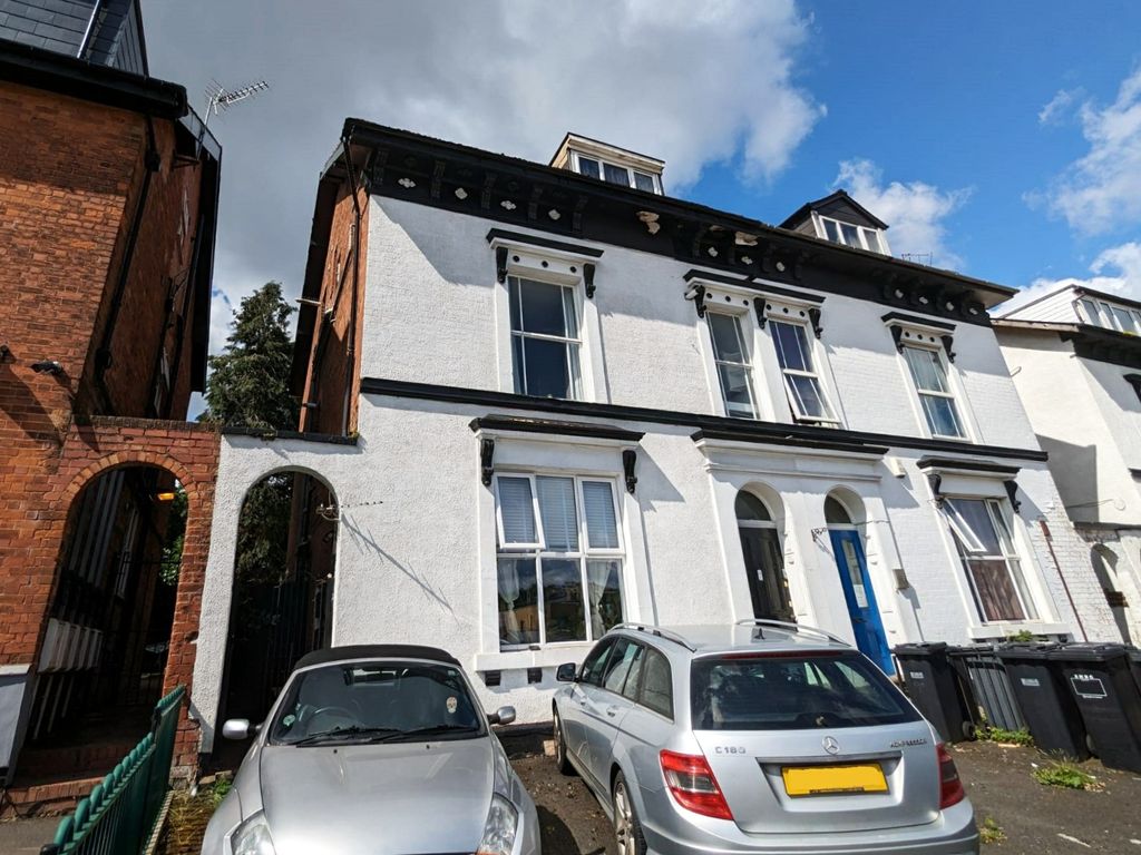 1 bed flat for sale in Warwick Road, Solihull B92, £70,000