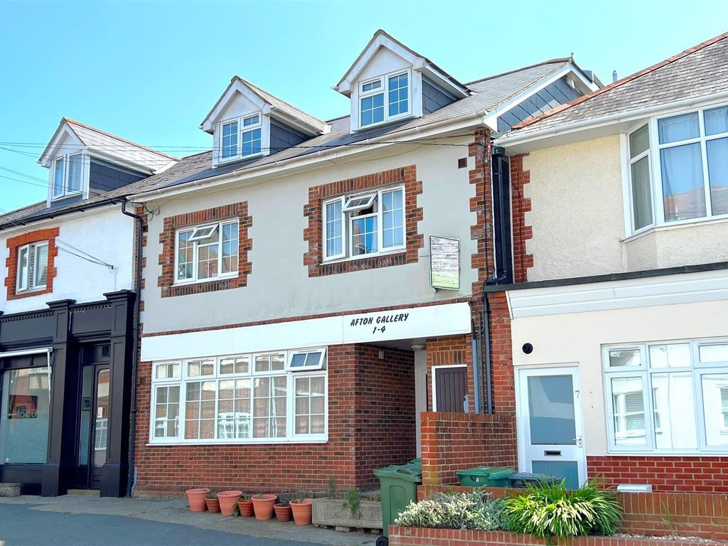 2 bed flat for sale in Broadway, Totland Bay PO39, £155,000