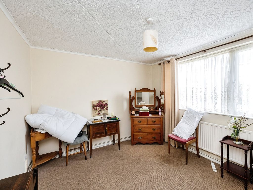 1 bed flat for sale in Heol Y Felin, Neath SA10, £60,000