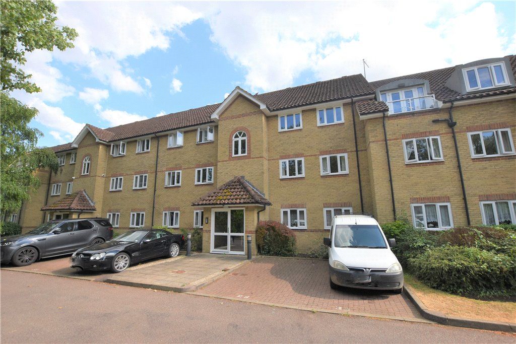 2 bed flat for sale in Cambridge Road, Harlow, Essex CM20, £270,000
