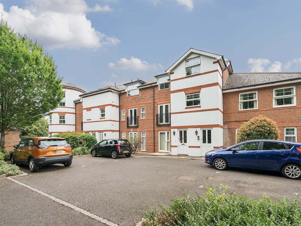 2 bed flat for sale in Monkey Island Court, Bray, Maidenhead SL6, £300,000