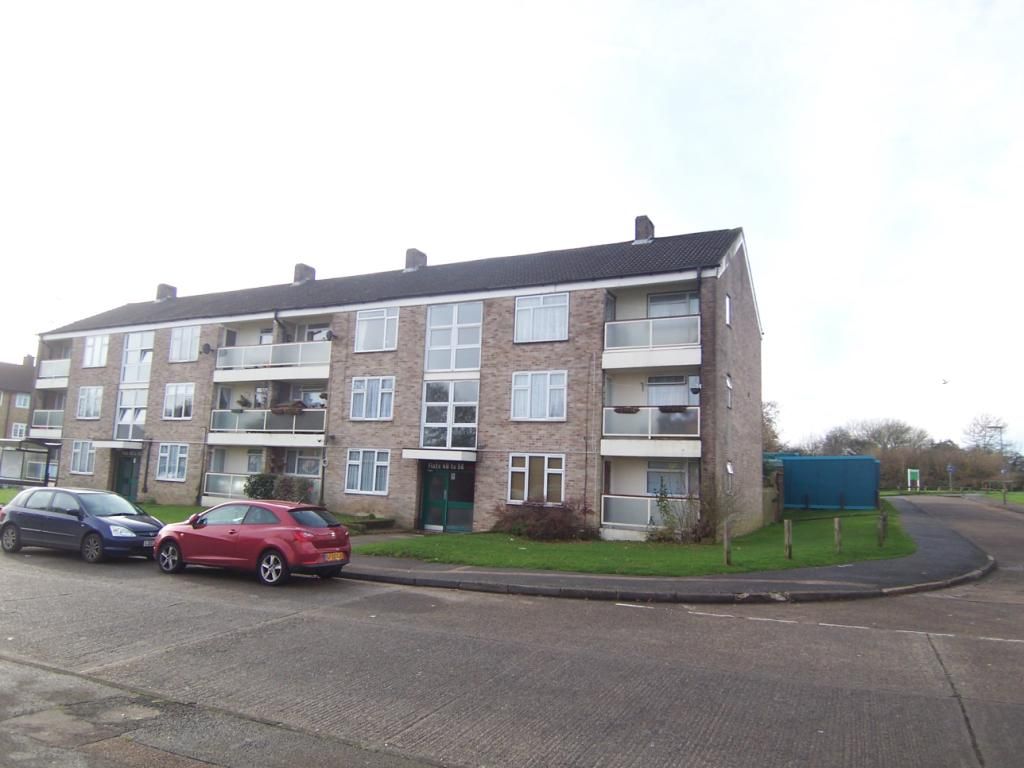 2 bed flat for sale in Marbles Way, Tadworth KT20, £230,000